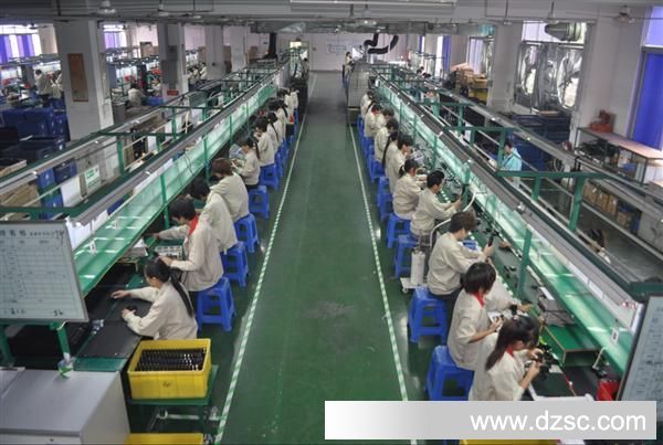 工厂批发三角型车载充电器 多重保护功能与保险管设计的卓越选择